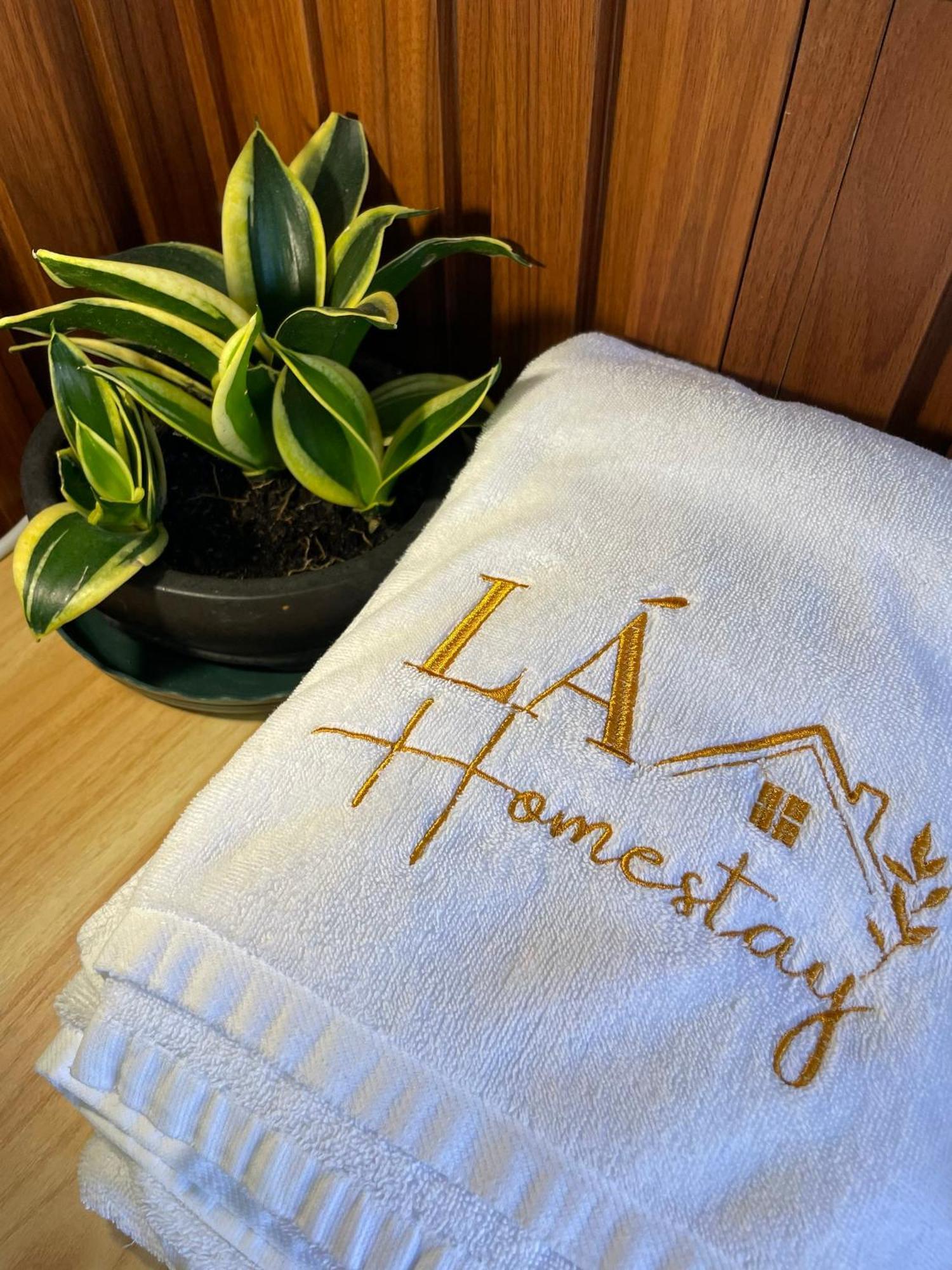 La Garden Homestay Long Xuyen Bagian luar foto
