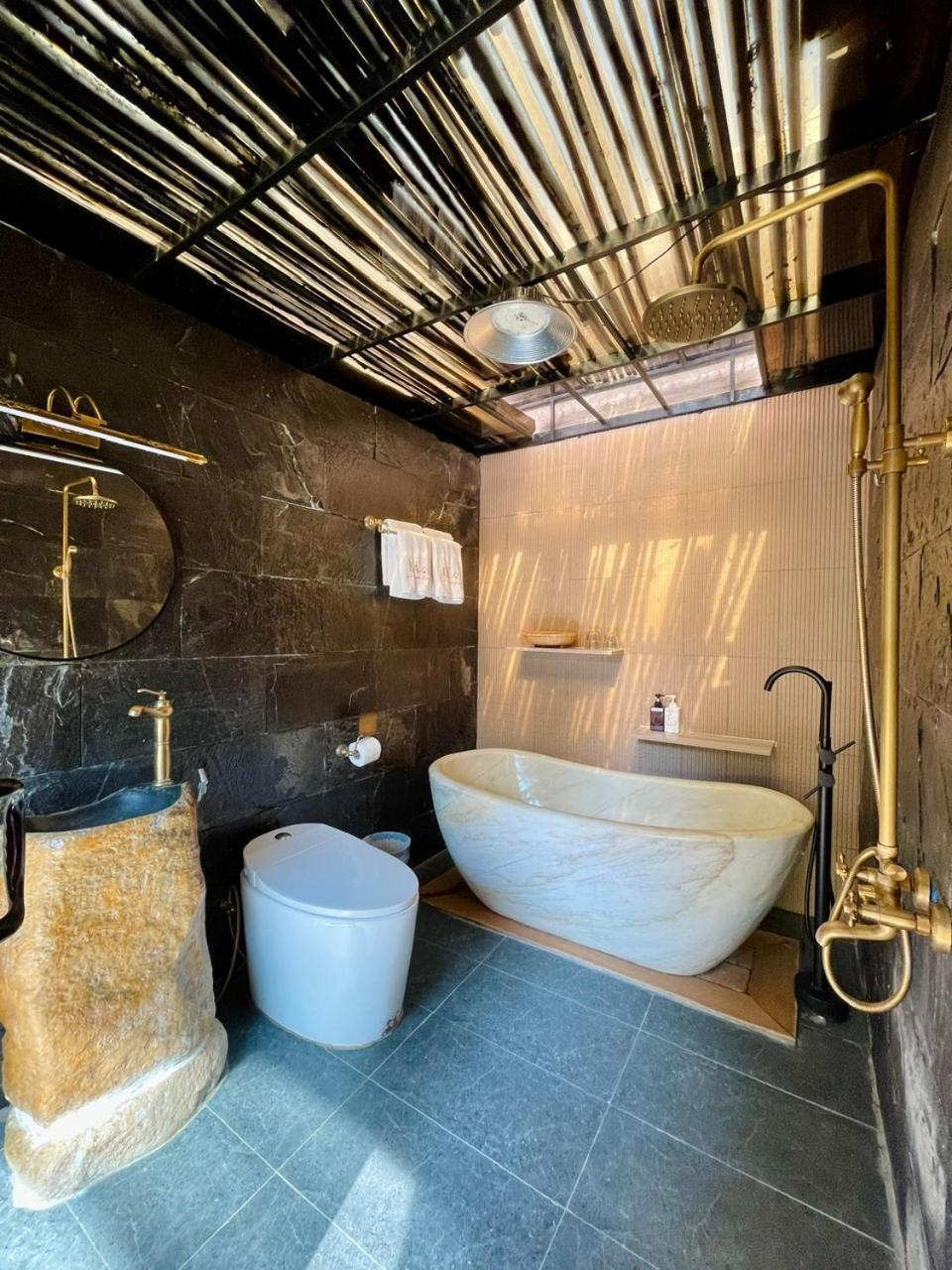 La Garden Homestay Long Xuyen Bagian luar foto